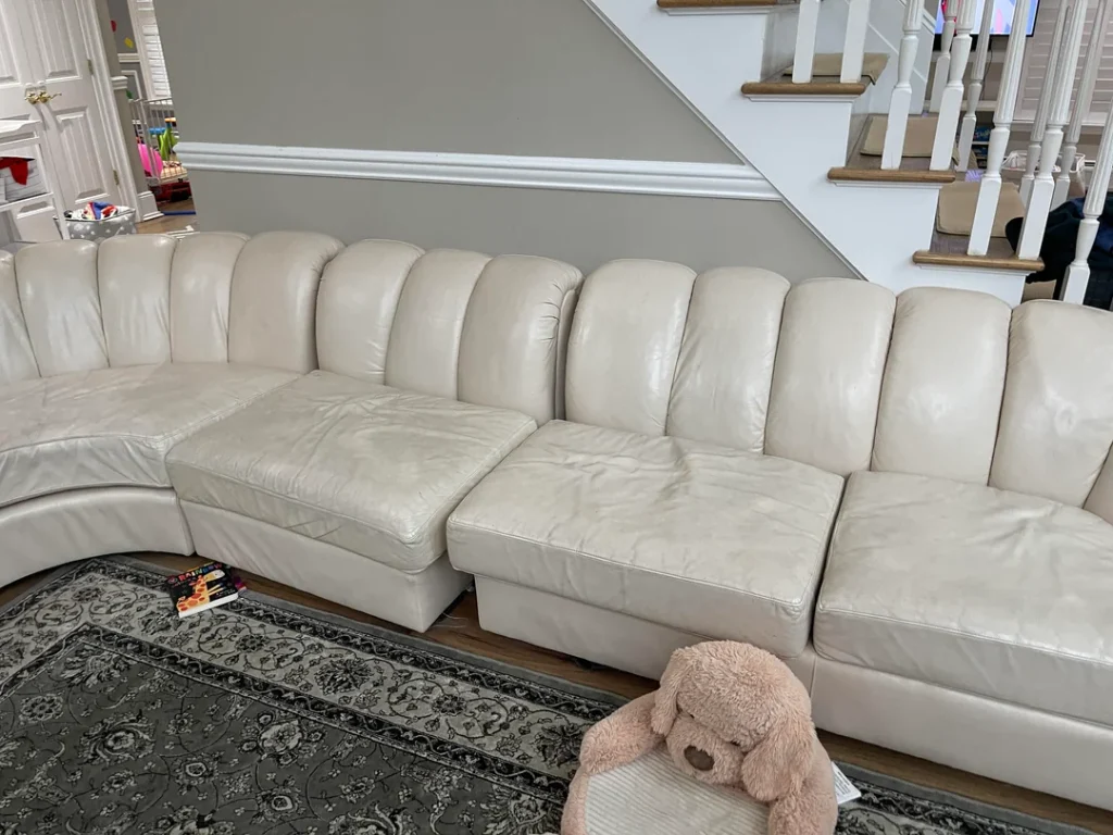 چگونه یک کاناپه و مبل چرمی سفید را تمیز می کنید چگونه یک کاناپه و مبل چرمی سفید را تمیز می کنید