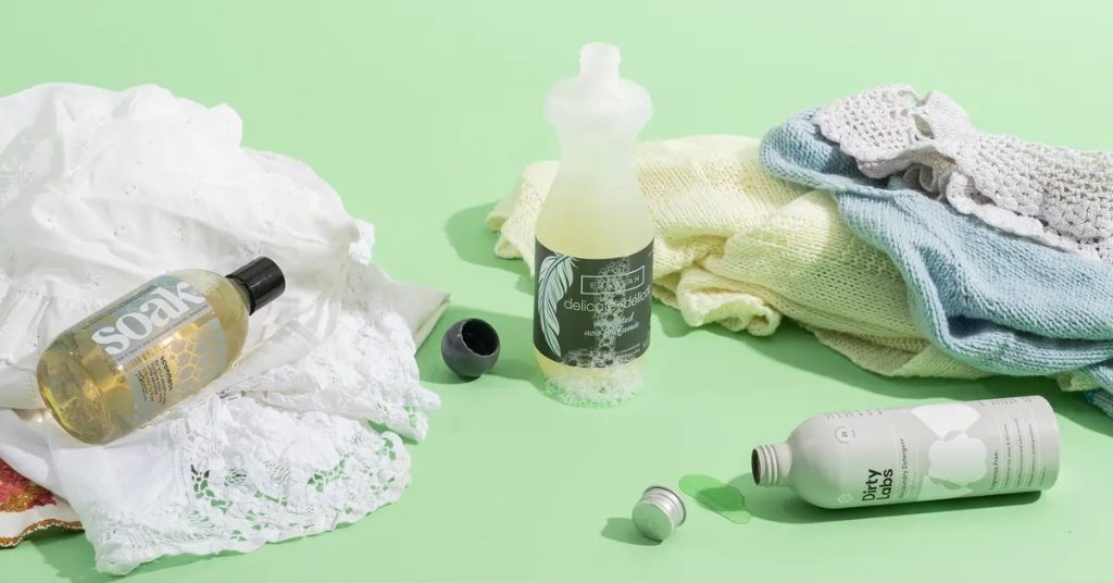 بهترین شوینده برای مبل های پارچه ای بهترین شوینده برای مبل های پارچه ای