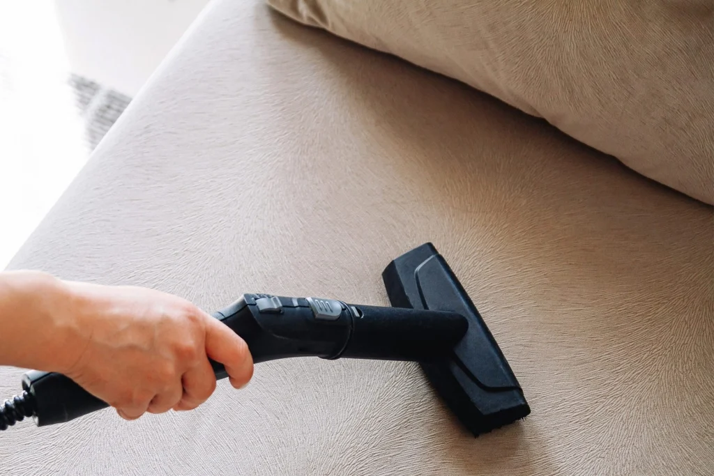 راهنمای رفع بوی سیگار از روی مبل: 10 روش مؤثر و کاربردی راهنمای رفع بوی سیگار از روی مبل: 10 روش مؤثر و کاربردی