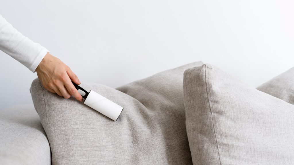 6 راهکار تضمینی برای از بین بردن پرز مبل پارچه ایی 6 راهکار تضمینی برای از بین بردن پرز مبل پارچه ایی