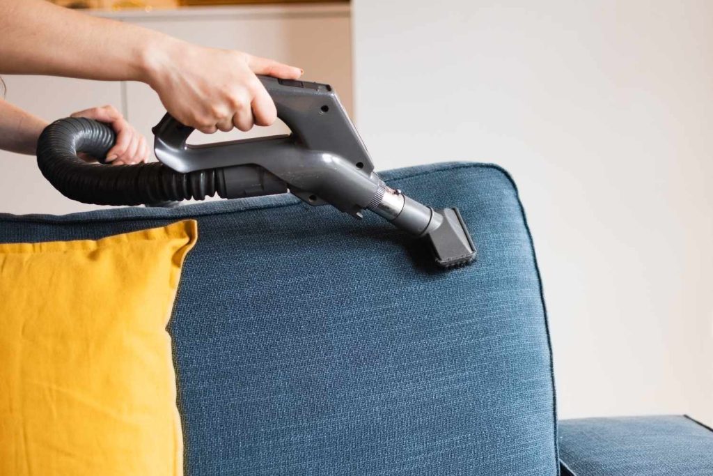 روش های اصولی تمیز کردن مبل با جاروبرقی روش های اصولی تمیز کردن مبل با جاروبرقی