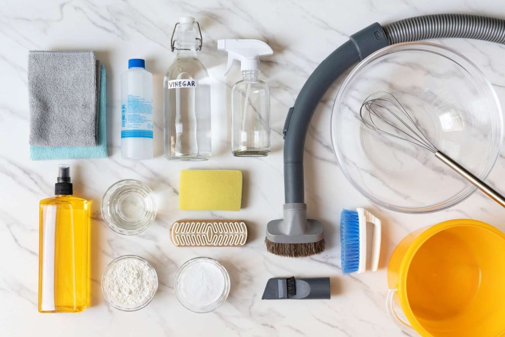 روش صحیح تمیز کردن هر نوع مبل روش صحیح تمیز کردن هر نوع مبل