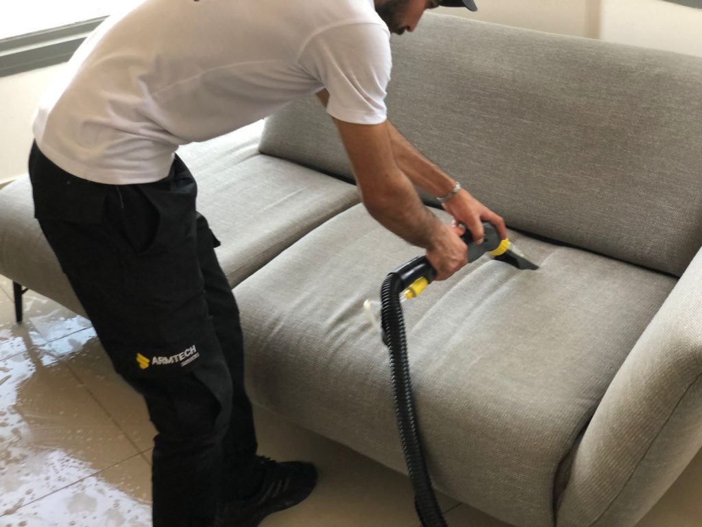 مقابله با کثیفی های پنهان در بافت مبل مقابله با کثیفی های پنهان در بافت مبل